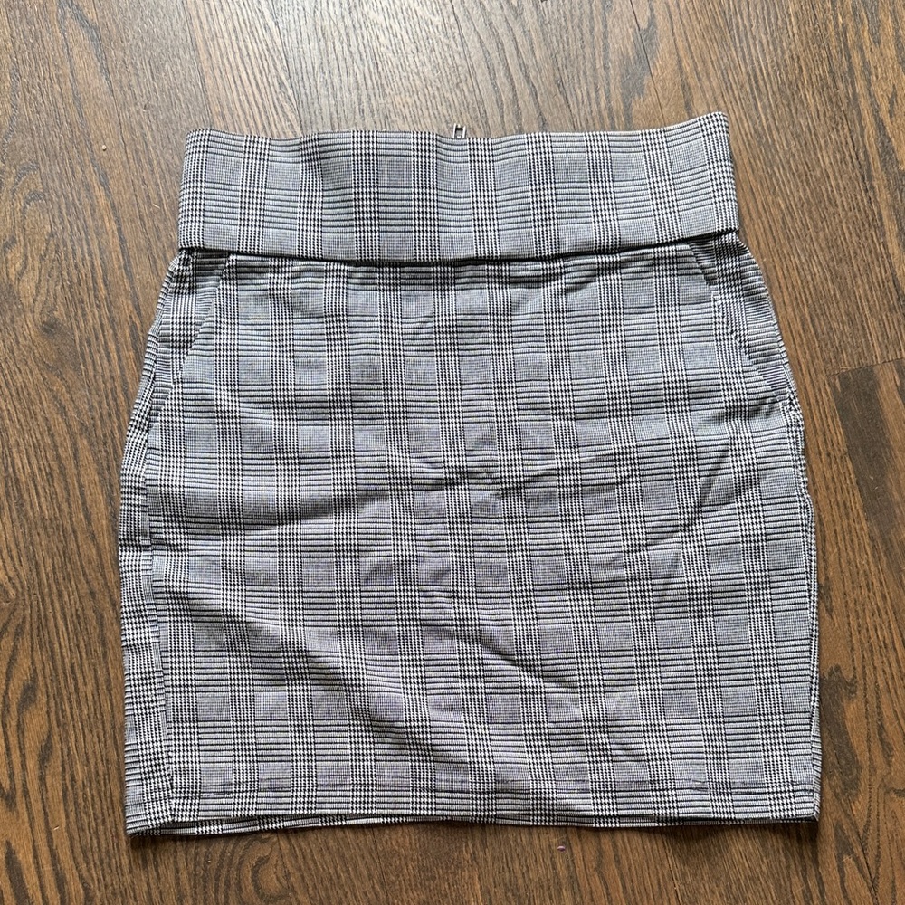 High-Waist Plaid Pencil Skirt - Black & White Womans